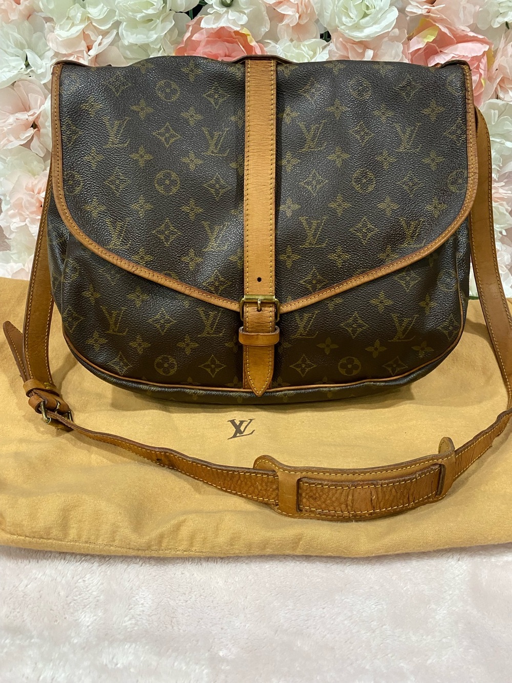 Louis Vuitton Saumur 35